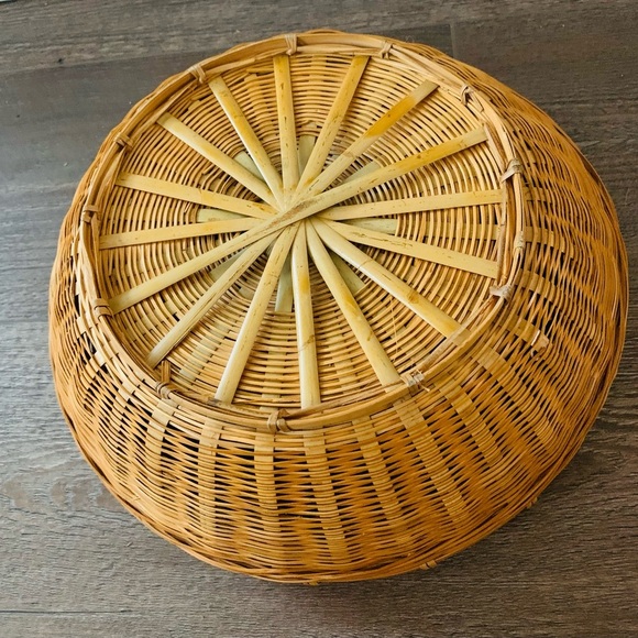 Handwoven basket - Picture 7 of 12